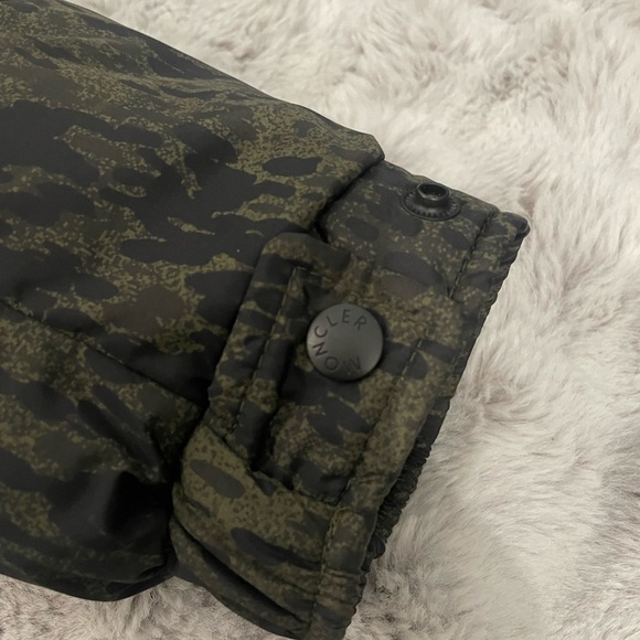 Moncler Rare Obert Giubbotto Jacket in Leopard Sz 2 - Picture 10 of 16